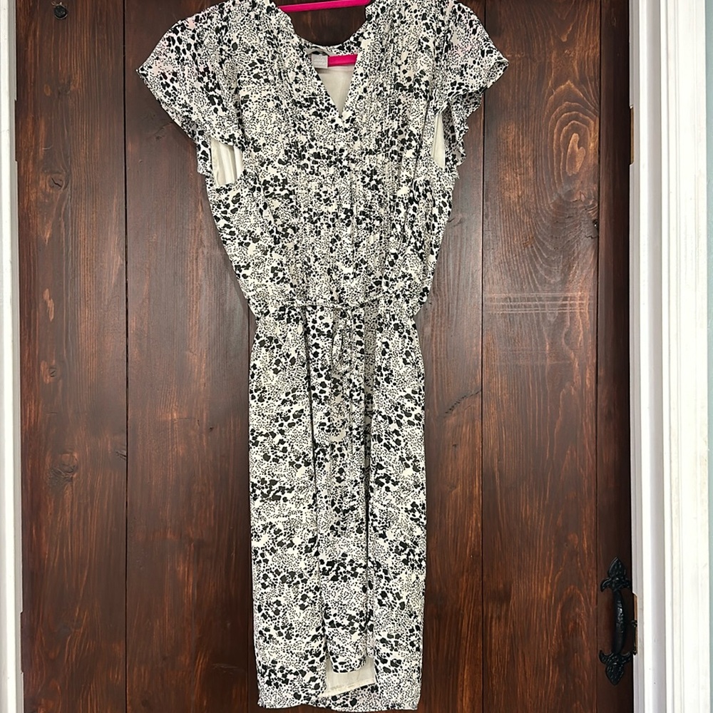 Black and white flutter sleeve dress